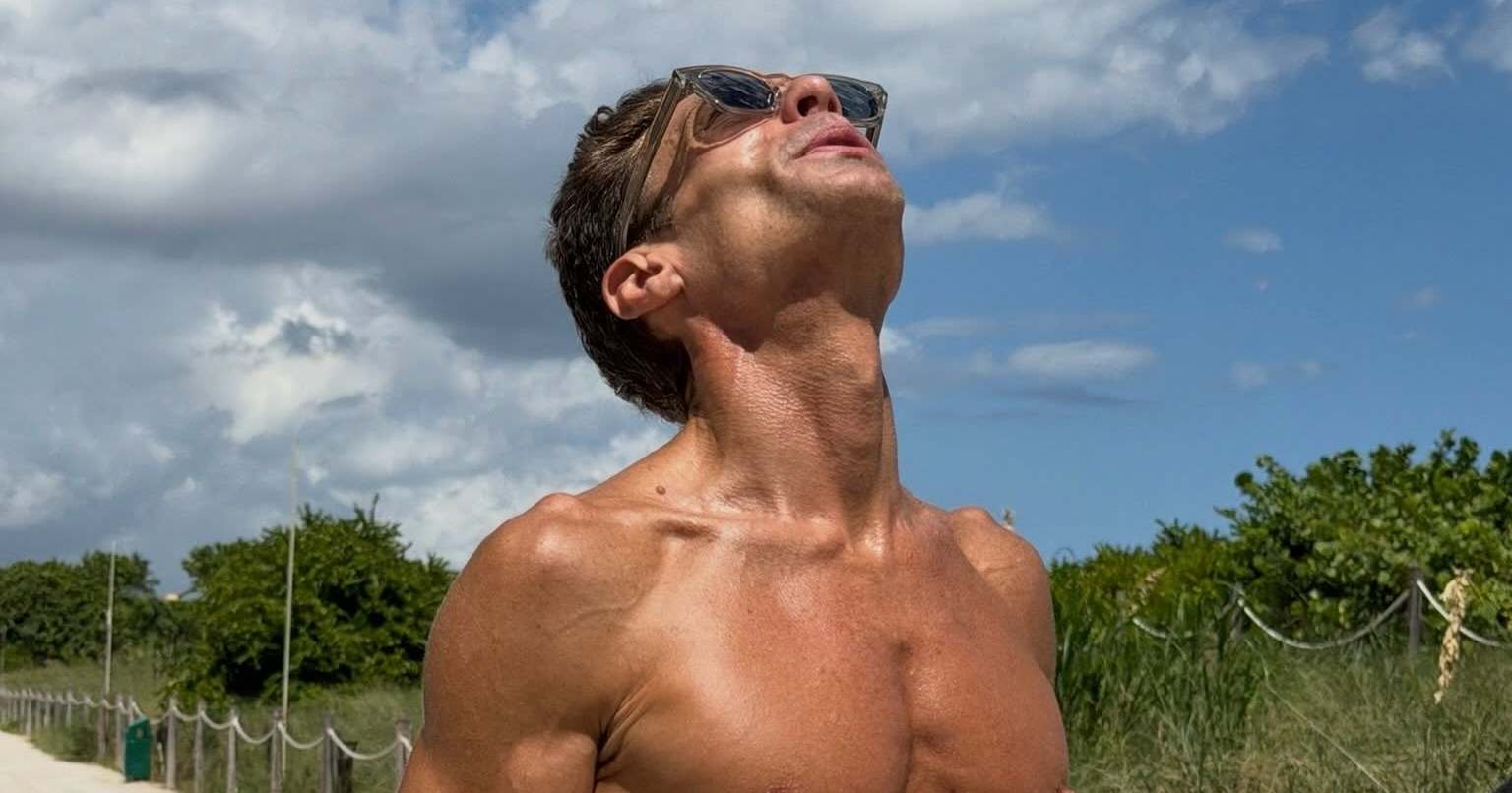Ryan Seacrest Shocks Fans with His Impressive Shirtless Abs